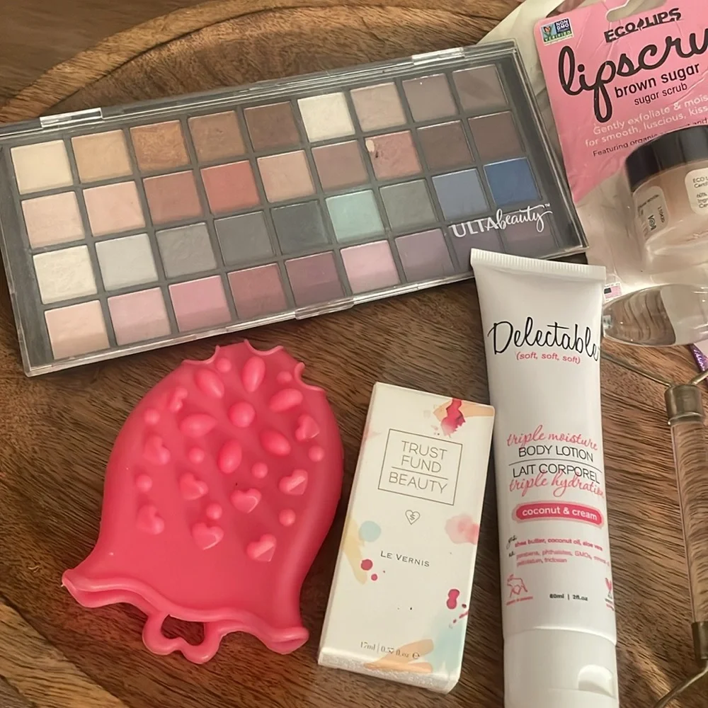 Makeup Cosmetics Beauty Supply Collection OFRA KINSHIP PEEK BAHAMA MAMA Samples